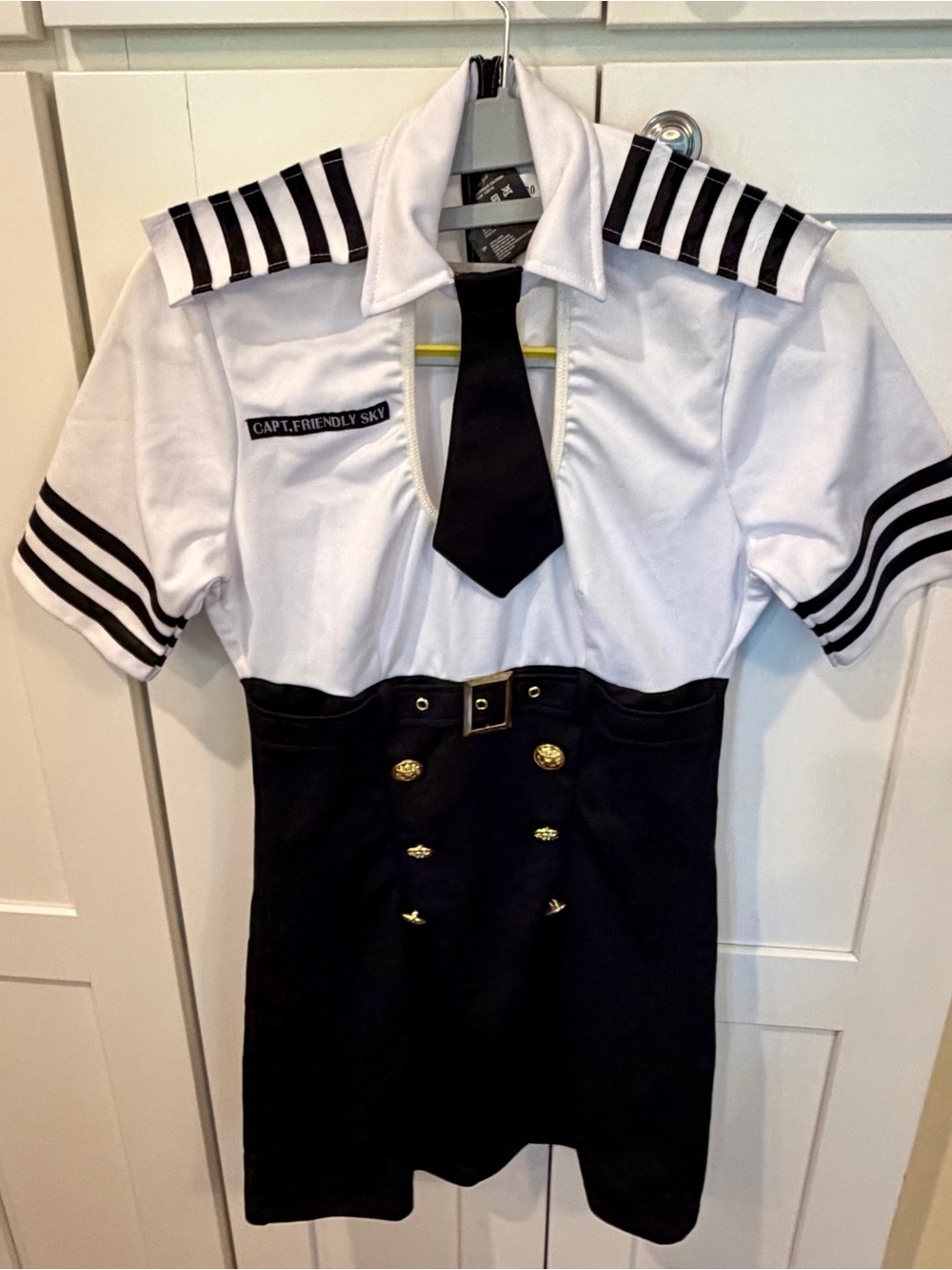 Pilot Captain Women/Junior Costume in White&Black w/hat, gloves, sunglass, glove